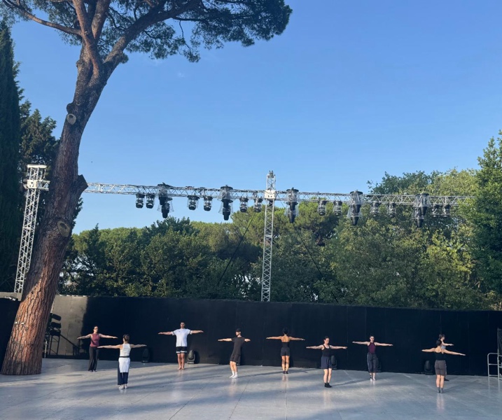 A group of people dancing on a stage

Description automatically generated