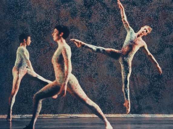 A group of dancers performing on stage

Description automatically generated